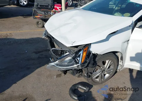 2020 Hyundai Elantra Value Edition z USA, uszkodzony, nr VIN 5NPD84LFXLH572380